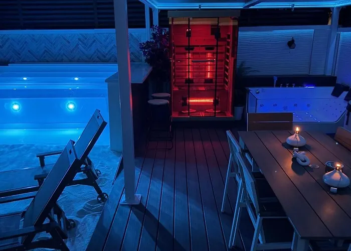 Holiday home Heated Glass Pool And